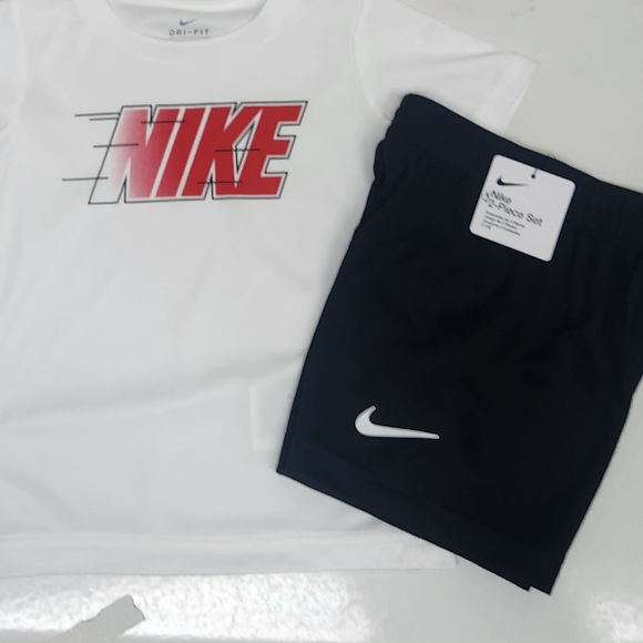 🆕️ Nike Tee & Shorts - Picture 4 of 5